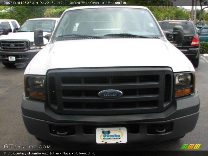Oxford White Clearcoat / Medium Flint 2007 Ford F250 Super Duty XL SuperCab