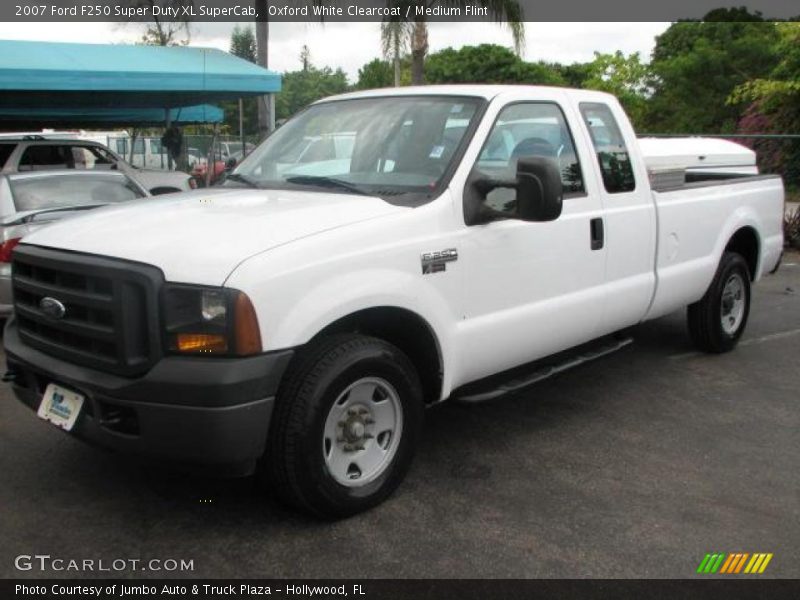 Oxford White Clearcoat / Medium Flint 2007 Ford F250 Super Duty XL SuperCab