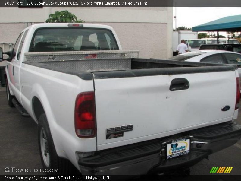 Oxford White Clearcoat / Medium Flint 2007 Ford F250 Super Duty XL SuperCab
