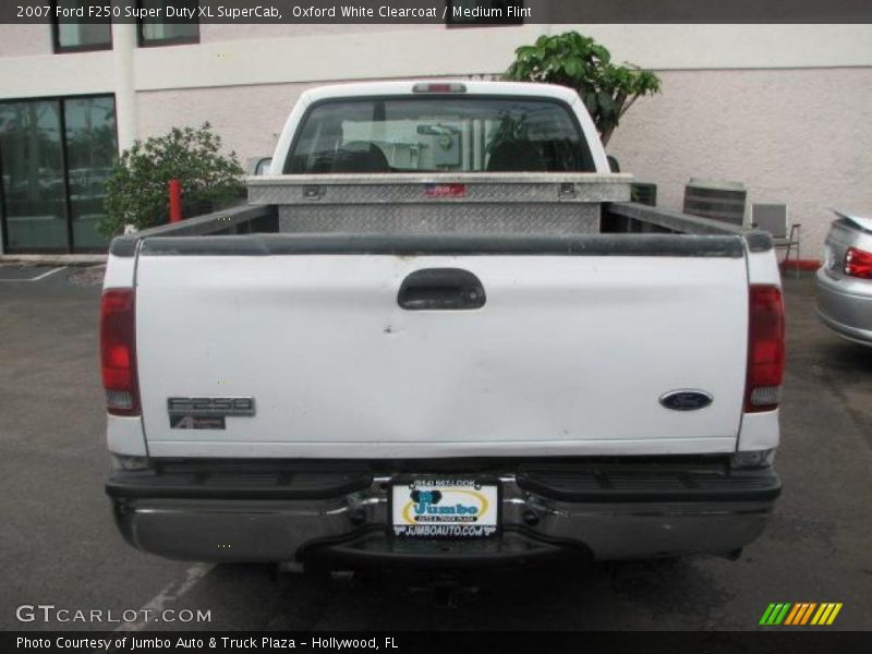 Oxford White Clearcoat / Medium Flint 2007 Ford F250 Super Duty XL SuperCab