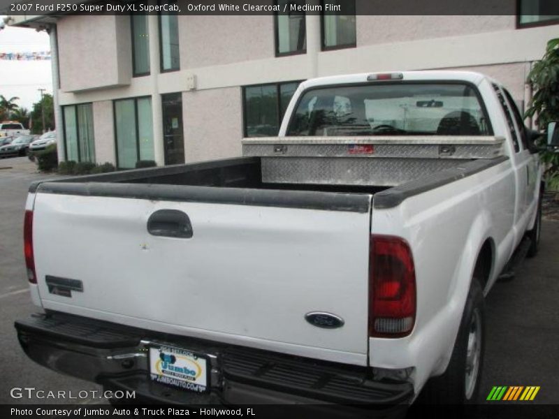 Oxford White Clearcoat / Medium Flint 2007 Ford F250 Super Duty XL SuperCab