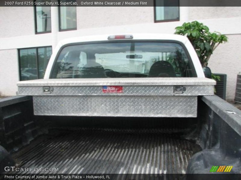 Oxford White Clearcoat / Medium Flint 2007 Ford F250 Super Duty XL SuperCab