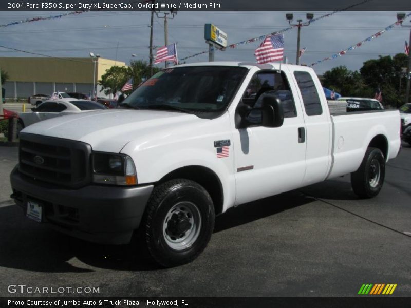 Front 3/4 View of 2004 F350 Super Duty XL SuperCab