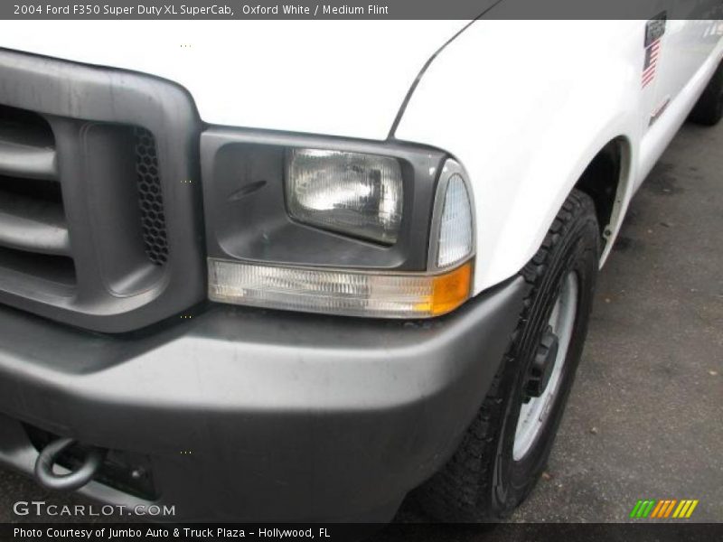 Oxford White / Medium Flint 2004 Ford F350 Super Duty XL SuperCab