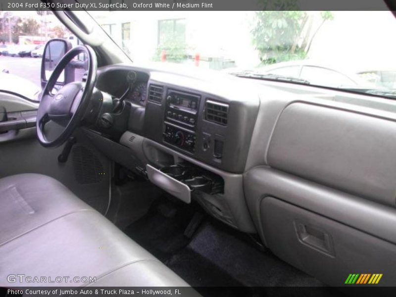Dashboard of 2004 F350 Super Duty XL SuperCab