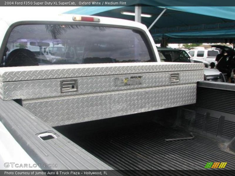 Oxford White / Medium Flint 2004 Ford F350 Super Duty XL SuperCab