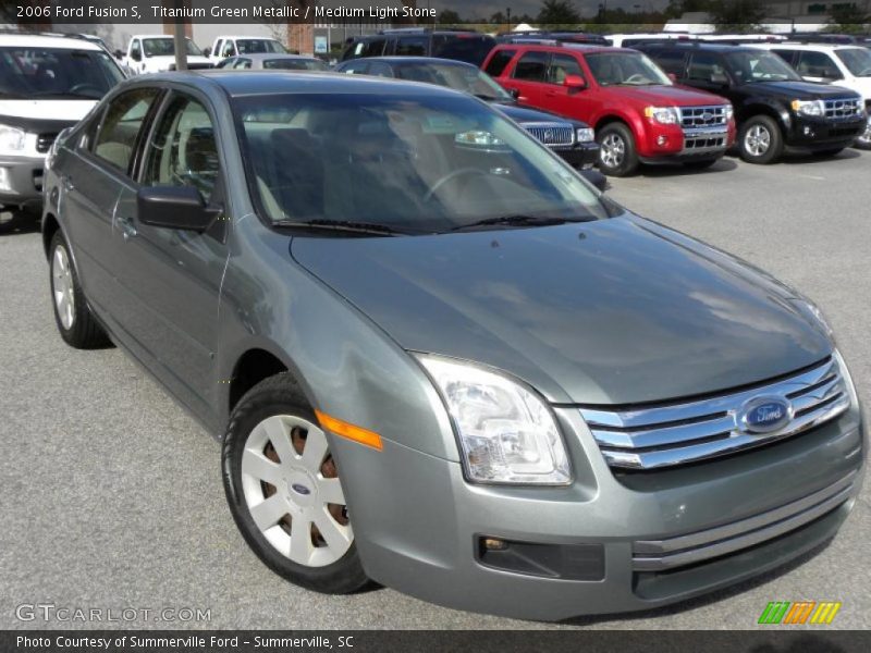 Front 3/4 View of 2006 Fusion S