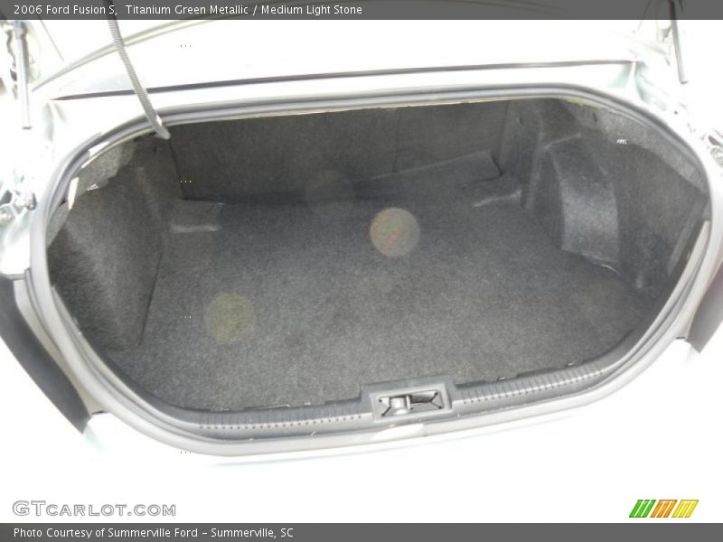  2006 Fusion S Trunk