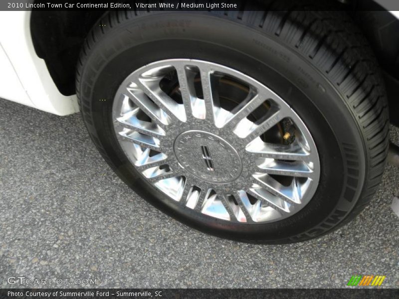 Vibrant White / Medium Light Stone 2010 Lincoln Town Car Continental Edition