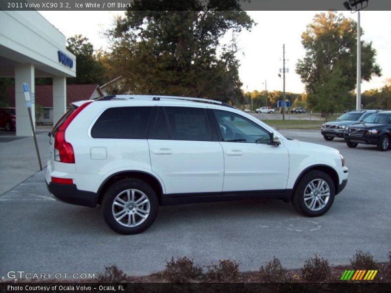 Ice White / Off Black 2011 Volvo XC90 3.2