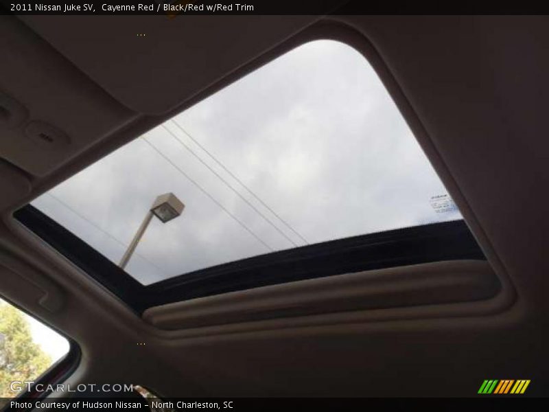 Sunroof of 2011 Juke SV