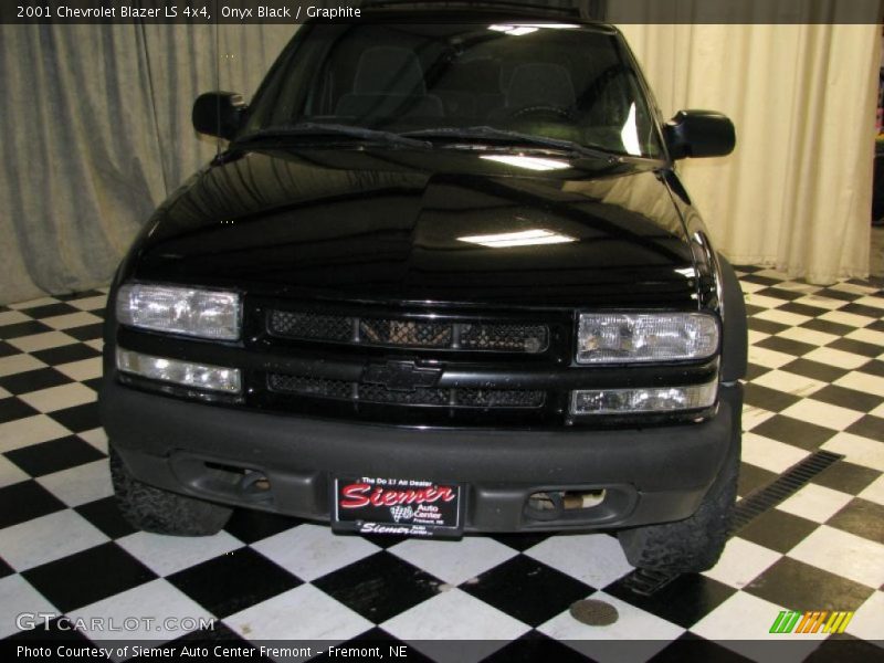 Onyx Black / Graphite 2001 Chevrolet Blazer LS 4x4