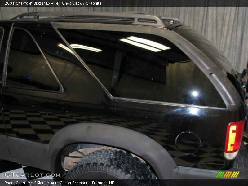 Onyx Black / Graphite 2001 Chevrolet Blazer LS 4x4