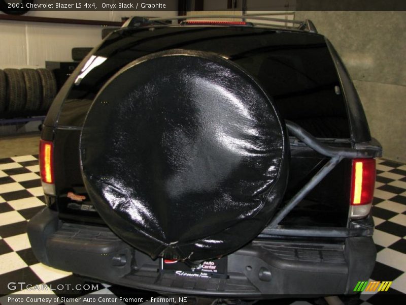 Onyx Black / Graphite 2001 Chevrolet Blazer LS 4x4