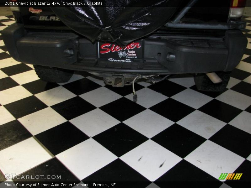 Onyx Black / Graphite 2001 Chevrolet Blazer LS 4x4