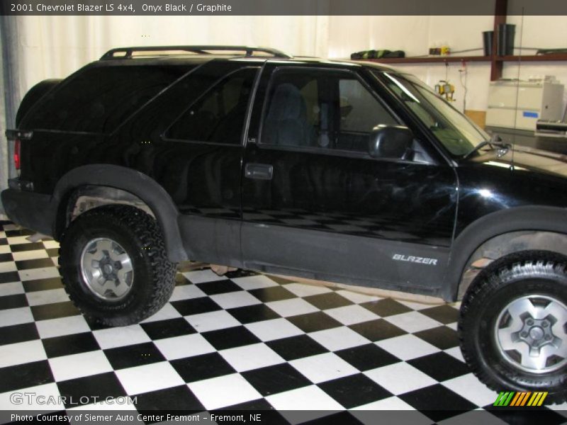 Onyx Black / Graphite 2001 Chevrolet Blazer LS 4x4