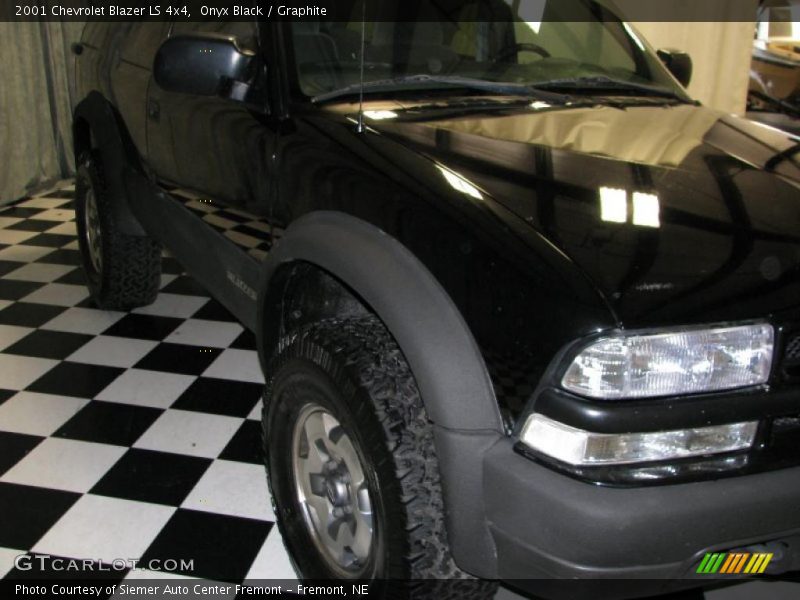 Onyx Black / Graphite 2001 Chevrolet Blazer LS 4x4