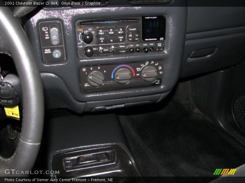 Onyx Black / Graphite 2001 Chevrolet Blazer LS 4x4