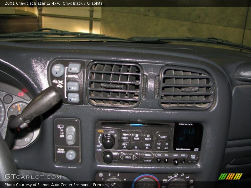 Onyx Black / Graphite 2001 Chevrolet Blazer LS 4x4