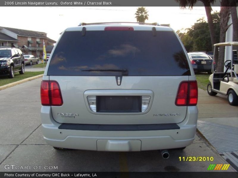 Oxford White / Charcoal Black 2006 Lincoln Navigator Luxury