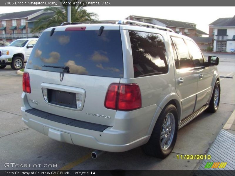 Oxford White / Charcoal Black 2006 Lincoln Navigator Luxury
