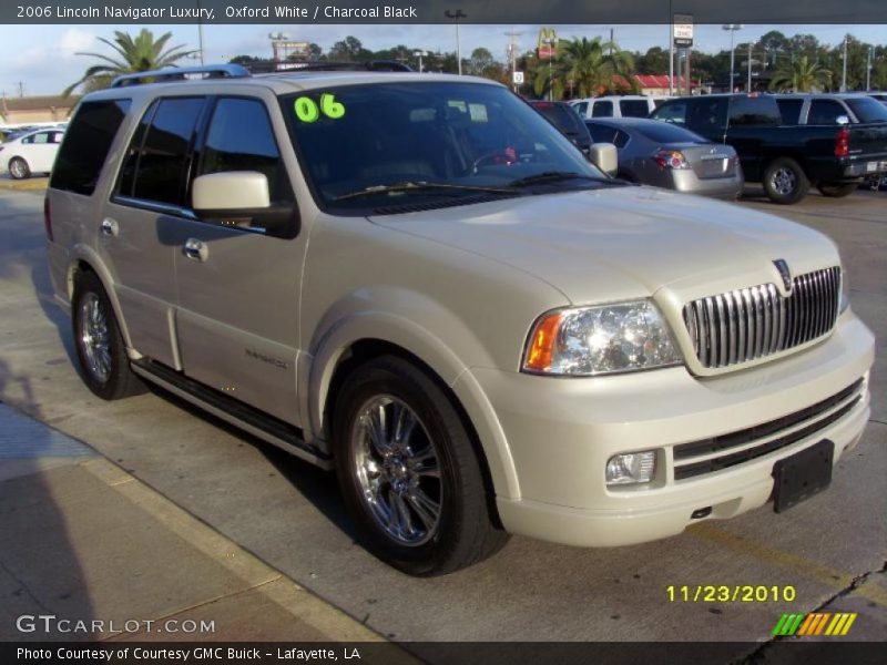 Oxford White / Charcoal Black 2006 Lincoln Navigator Luxury