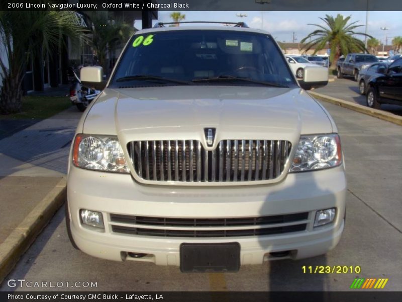 Oxford White / Charcoal Black 2006 Lincoln Navigator Luxury