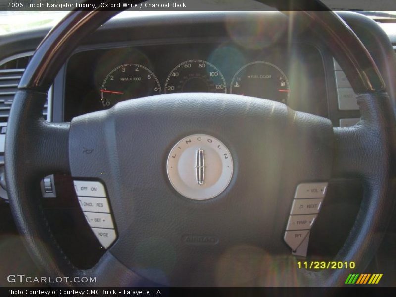 Oxford White / Charcoal Black 2006 Lincoln Navigator Luxury