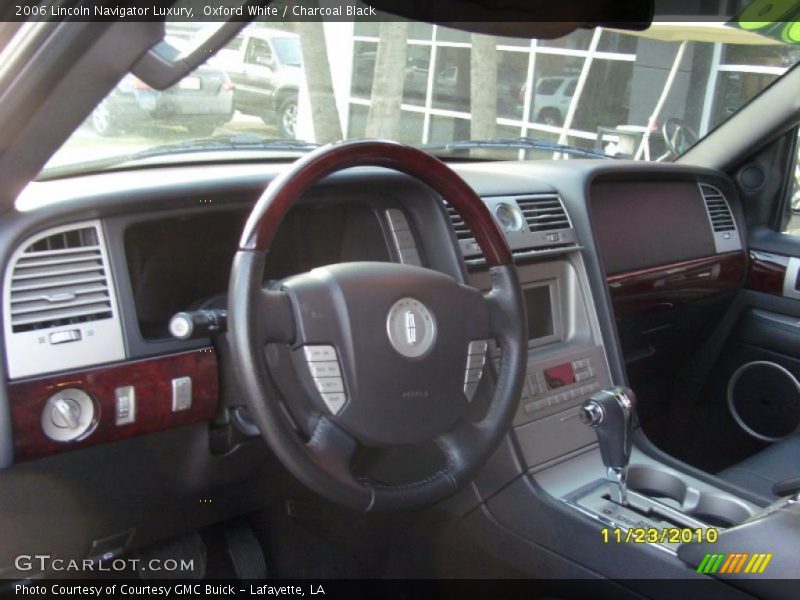 Oxford White / Charcoal Black 2006 Lincoln Navigator Luxury
