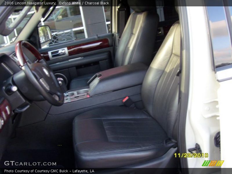 Oxford White / Charcoal Black 2006 Lincoln Navigator Luxury