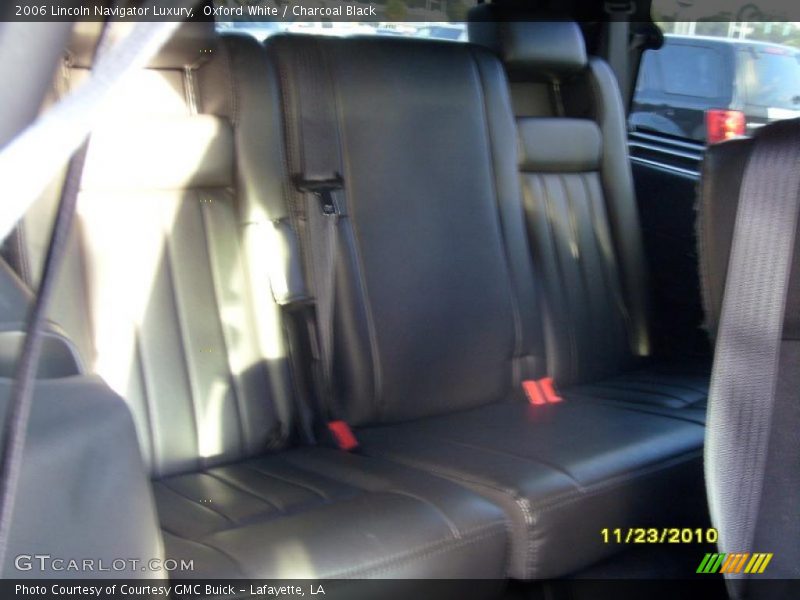 Oxford White / Charcoal Black 2006 Lincoln Navigator Luxury