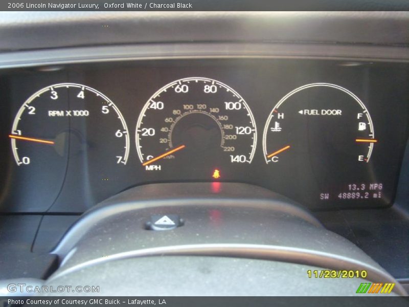Oxford White / Charcoal Black 2006 Lincoln Navigator Luxury