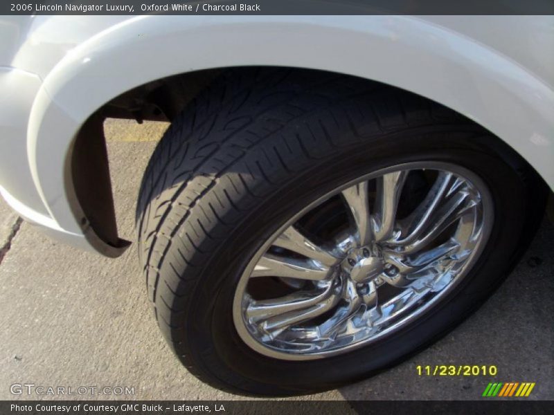 Oxford White / Charcoal Black 2006 Lincoln Navigator Luxury