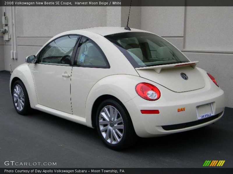 Harvest Moon Beige / White 2008 Volkswagen New Beetle SE Coupe