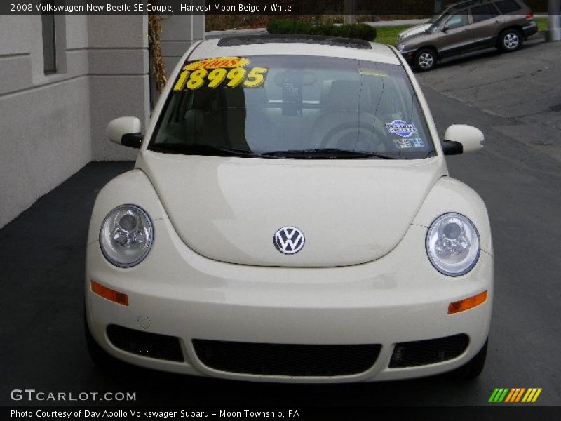 Harvest Moon Beige / White 2008 Volkswagen New Beetle SE Coupe