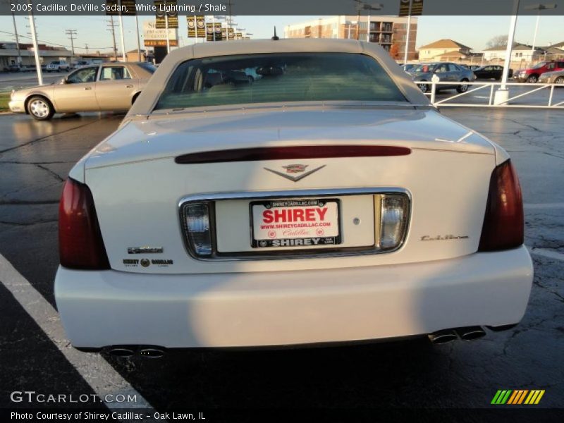 White Lightning / Shale 2005 Cadillac DeVille Sedan