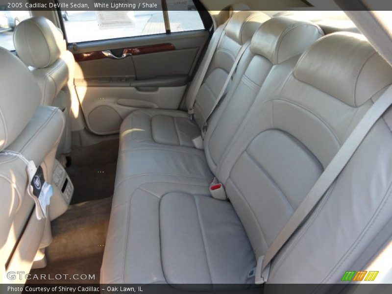 White Lightning / Shale 2005 Cadillac DeVille Sedan
