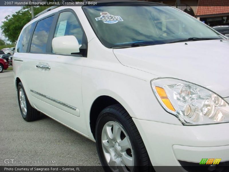 Cosmic White / Beige 2007 Hyundai Entourage Limited