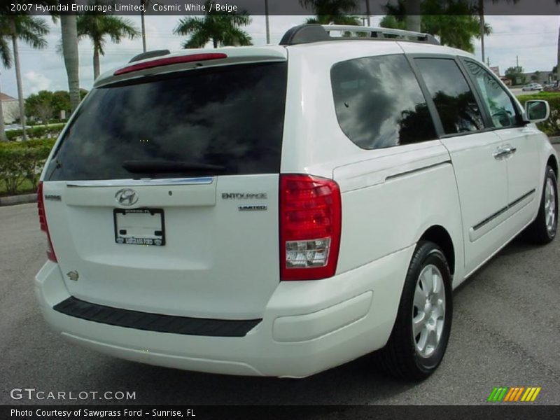 Cosmic White / Beige 2007 Hyundai Entourage Limited