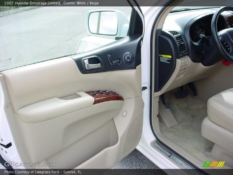 Cosmic White / Beige 2007 Hyundai Entourage Limited