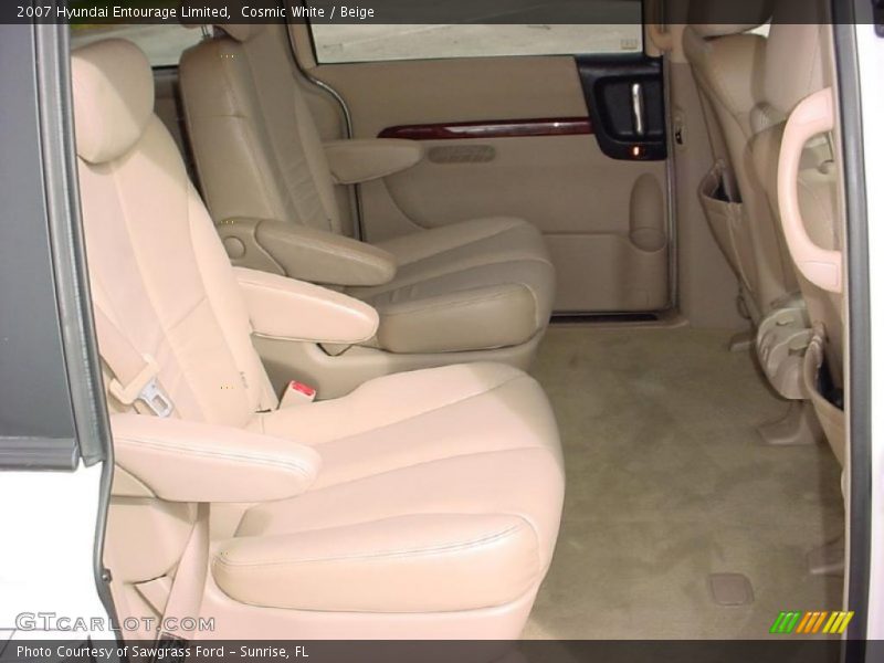 Cosmic White / Beige 2007 Hyundai Entourage Limited