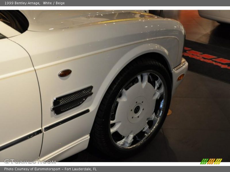 White / Beige 1999 Bentley Arnage