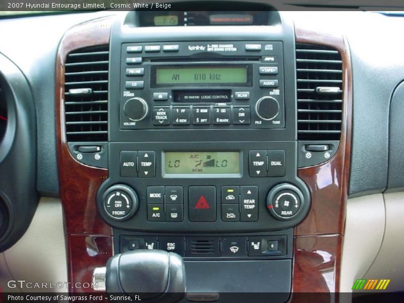 Cosmic White / Beige 2007 Hyundai Entourage Limited