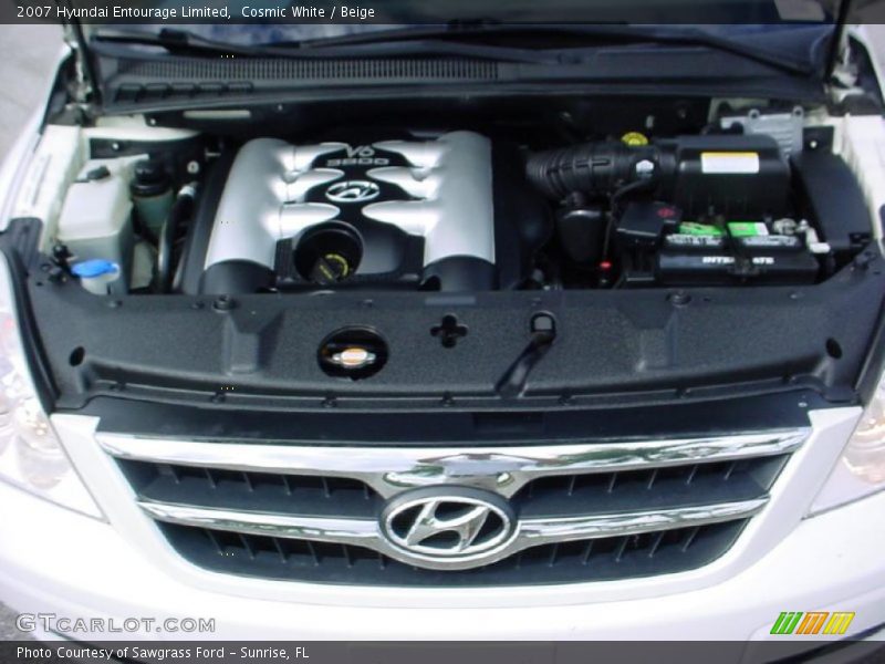 Cosmic White / Beige 2007 Hyundai Entourage Limited