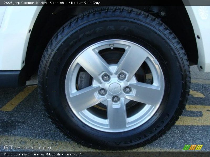Stone White / Medium Slate Gray 2006 Jeep Commander 4x4
