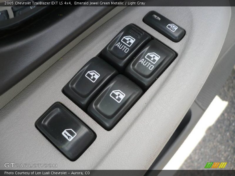 Emerald Jewel Green Metallic / Light Gray 2005 Chevrolet TrailBlazer EXT LS 4x4