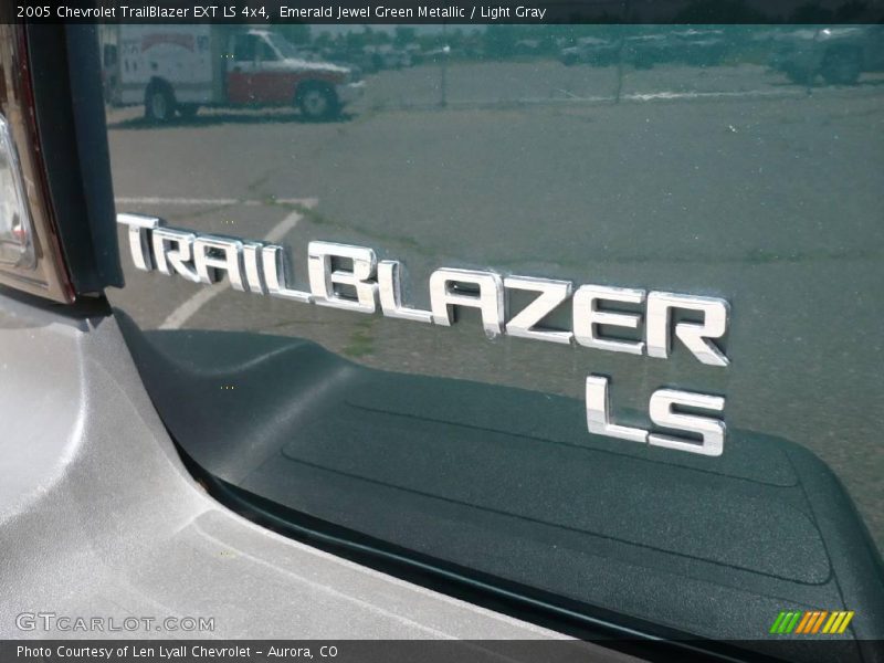 Emerald Jewel Green Metallic / Light Gray 2005 Chevrolet TrailBlazer EXT LS 4x4