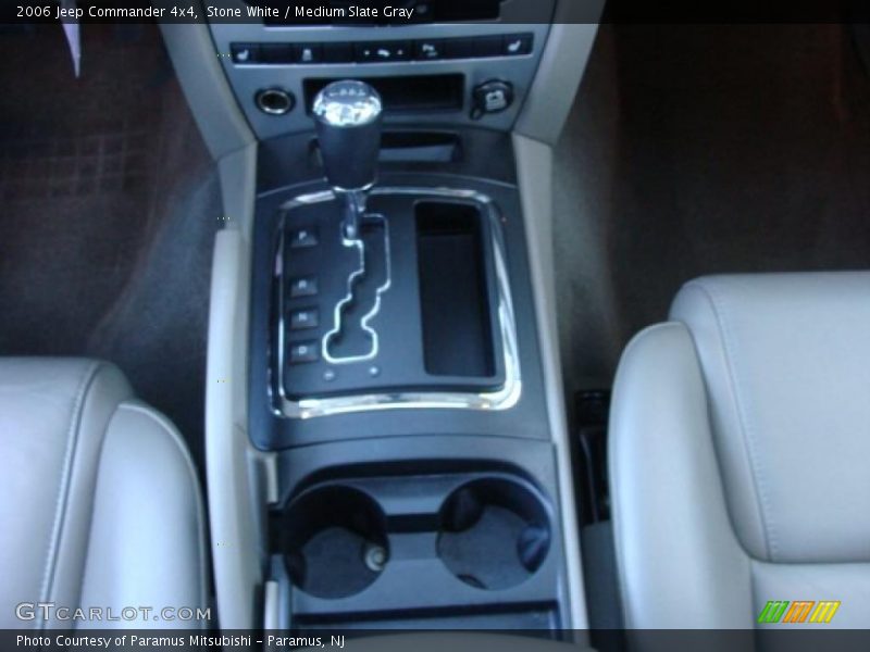 Stone White / Medium Slate Gray 2006 Jeep Commander 4x4
