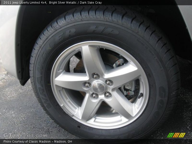 Bright Silver Metallic / Dark Slate Gray 2011 Jeep Liberty Limited 4x4