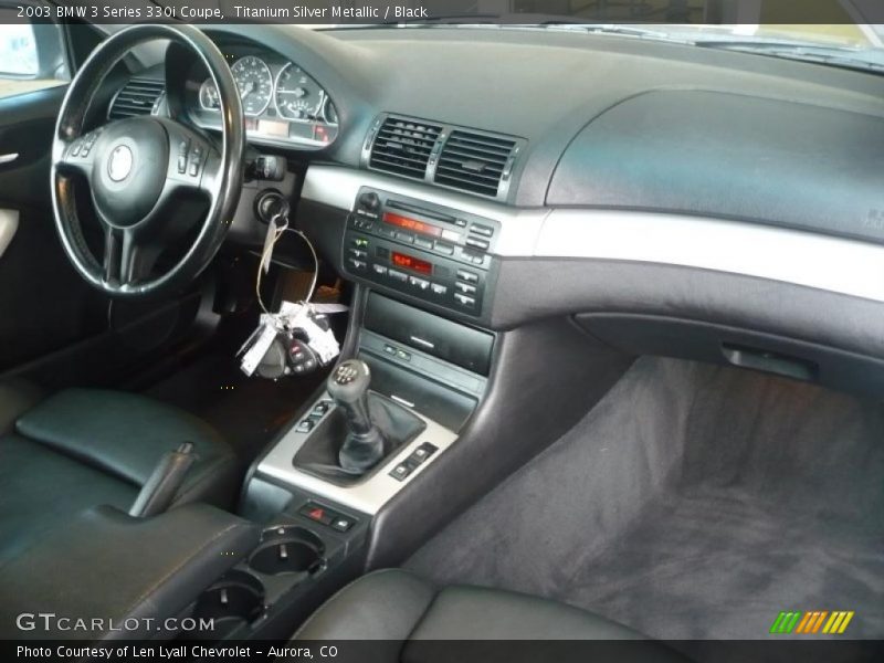 Dashboard of 2003 3 Series 330i Coupe